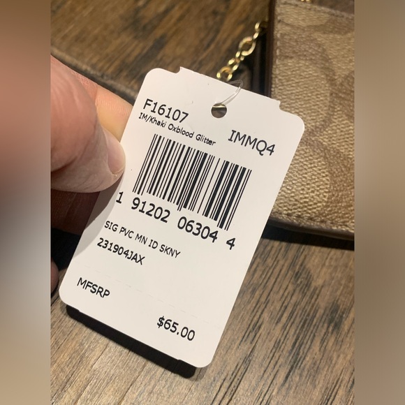 New Coach Wallet - Picture 2 of 4